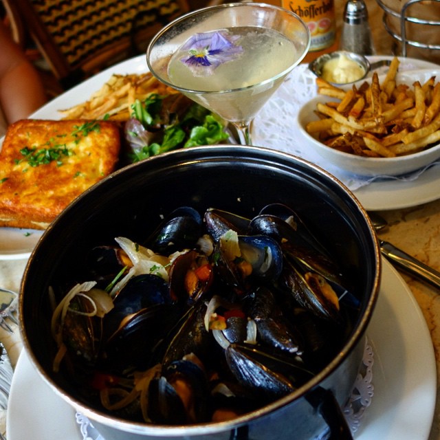 Le’Express – NYC - Lyonnaise bouchon (french) - mussels, croque monsieur, fries, elderflower cocktail