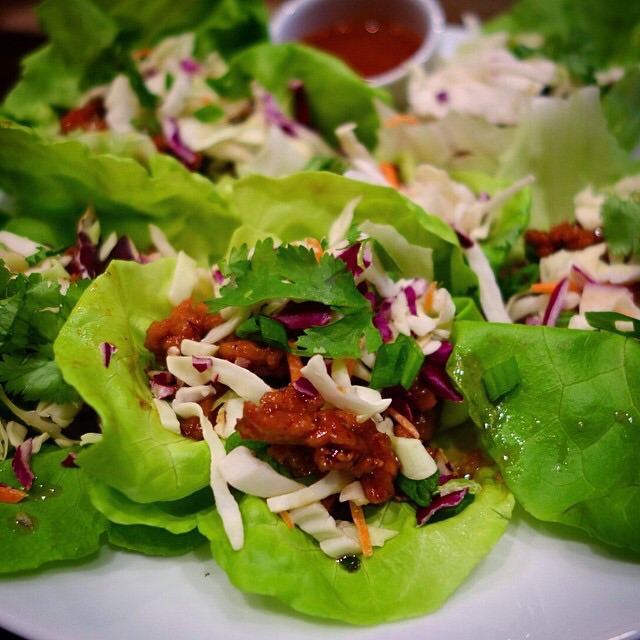 Homechef - Thai pork lettuce wraps with water chestnuts, ginger and sesame dipping sauce