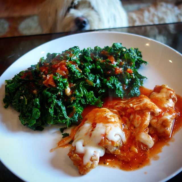 Skinny Chicken Mozzarella with Basil Marinara Sauce and Garlicky Kale - Home Chef