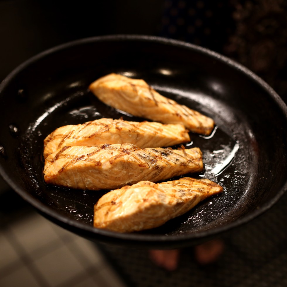 The salmon is finished baking and looks amazing. You can see the delicious, natural oils from the salmon in the pan.