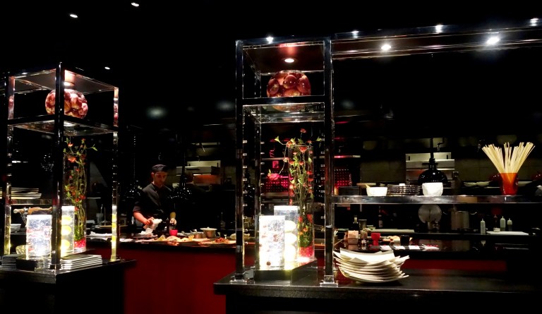 L’Atelier – by Joël Robuchon, Las Vegas – the view to the left from our seats at the bar.