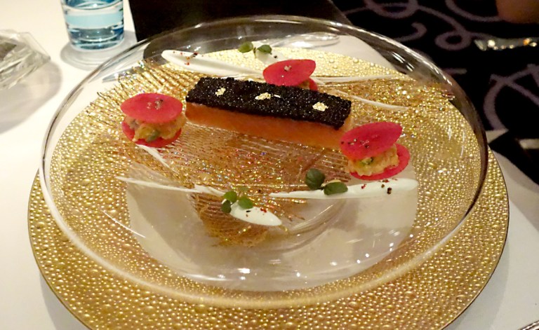 Joël Robuchon – by Joël Robuchon, Las Vegas – Caviar Imperial – Scottish salmon confit coated with Osetra caviar and a wasabi cream. This was Katherine’s gorgeous app. Wish I had a better pic to disply. It was very good. It has a supplemental cost of $45.